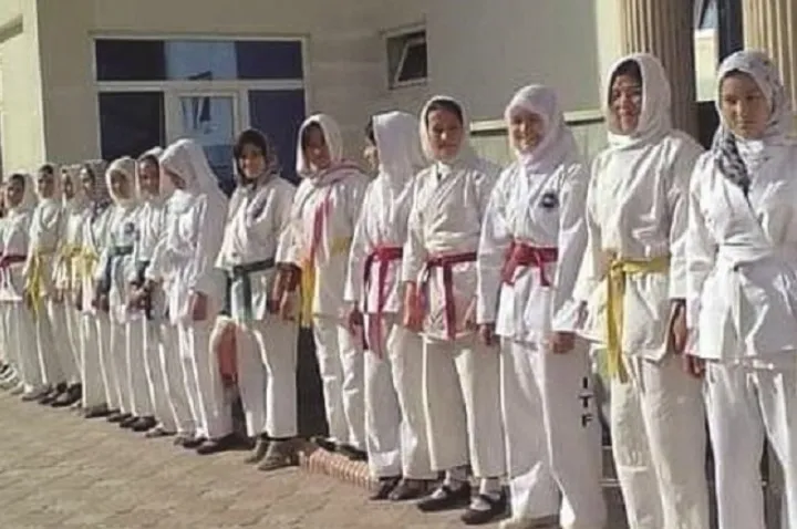 نگذارید کودکانِ امروز نسل سوخته فردا باشد؛ گفت‌وگوی هفته با فاطمه اعتمادی، مربی کاراته در افغانستان