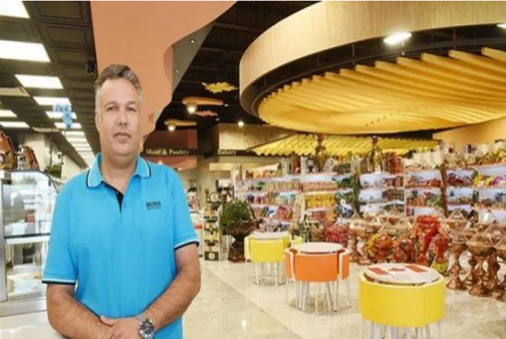 افشین یزدانی از خواربارفروشی‌اش در نیومارکت می‌گوید