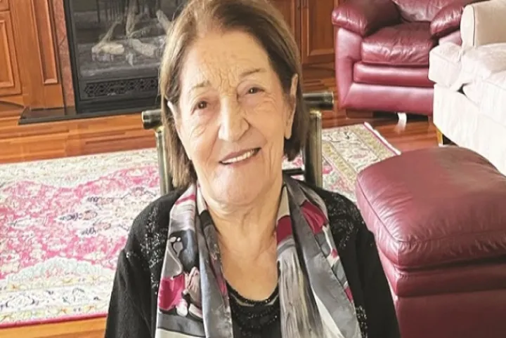 ادای احترام به خاطره‌ی گیتی شکرایی، مادر الاهه شکرایی