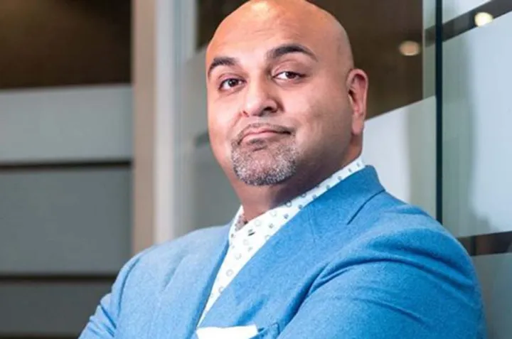 جواد راثور: از پیشنهاد برافراشتن پرچم کانادا در مساجد تا متهم شدن به کلاهبرداری