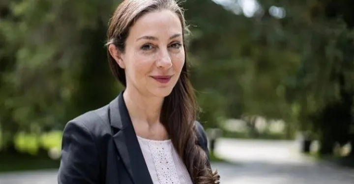 آشنایی با دکتر گلاره زاده چهره‌ی برجسته‌ی جراحی مغز و اعصاب در کانادا و جهان