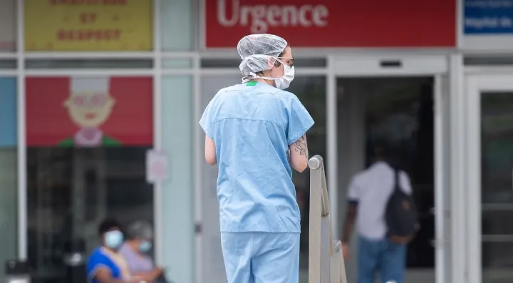 عقب‌ماندگی در بررسی درخواست‌های مهاجرتی کانادا سبب شده تا از کمک بسیاری از متخصصان بهداشت و درمان واجد شرایط استفاده نشود