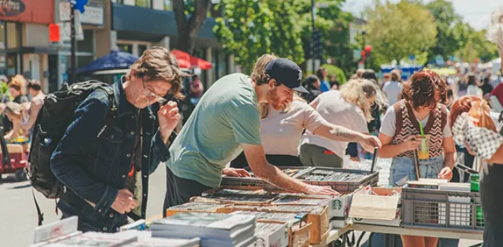 از بازارچه خیابانی تفرجگاه فلوری دیدن کنید