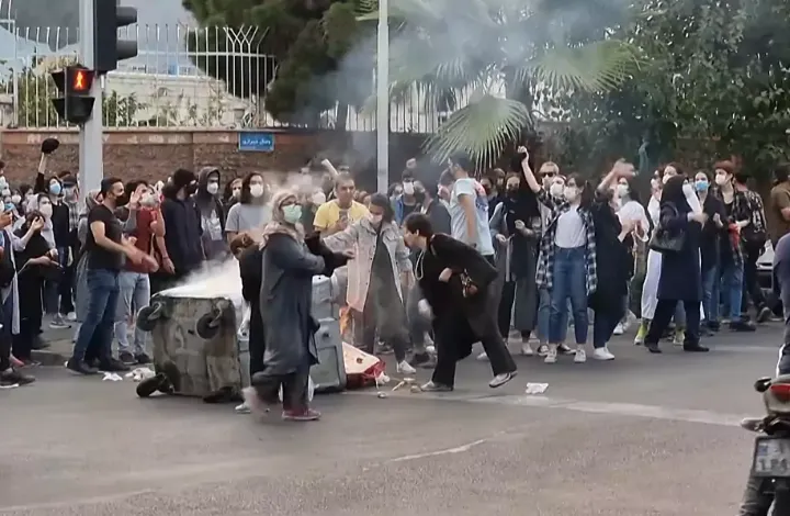 آیا سخنان لاریجانی نشانه نخستین ترک‌ها در بدنه رژیم ایران است؟