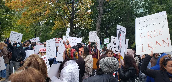 زنجیره انسانی «زن، زندگی، آزادی» برای حمایت از مردم ایران در مونترال