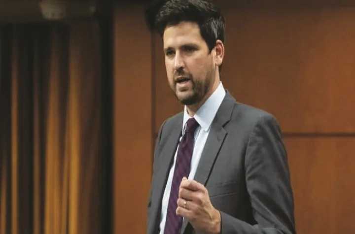 وزیر مهاجرت کانادا پاسخ داد