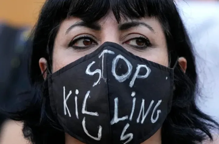 معترضان در ایران جانشان را کف دستشان گرفته‌اند