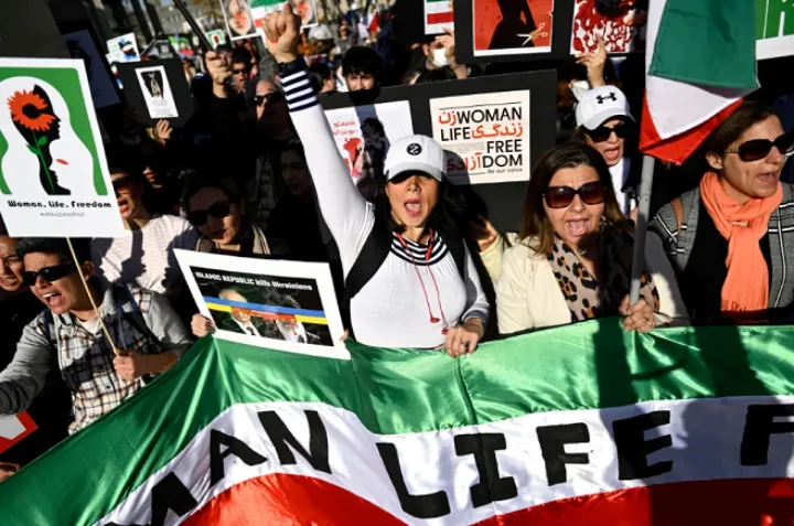 بازتاب زنجیره انسانی ایرانیان معترض در رسانه‌های کانادایی