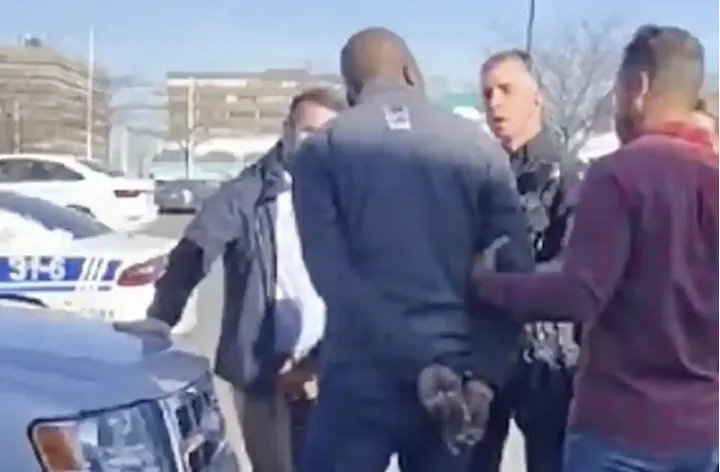 پلیس مونترال یک آفریقایی‌تبار را به اشتباه بازداشت کرد اما برای آزاد کردنش کلید نداشت