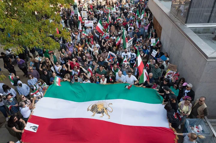 وزارت امورخارجه جمهوری اسلامی محدودیت برای ورود ایرانیان کانادا به ایران را «شایعه» خواند