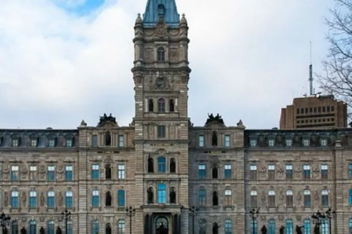 حمایت قاطع مجمع ملی کبک از خیزش زنان ایرانی