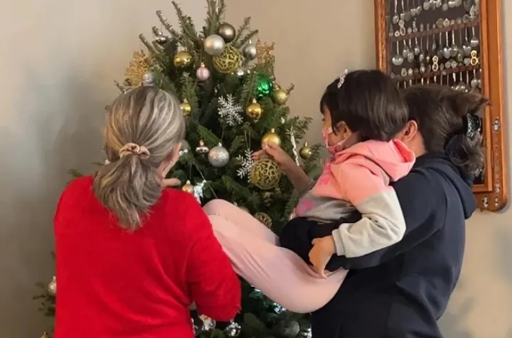 پس از ۱۸ سال، مادر و دختر ایرانی در کانادا به هم رسیدند