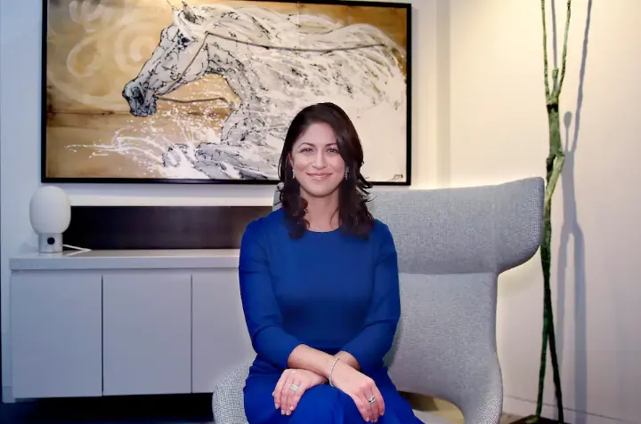 اولگا فرمان، وکیل ایرانی‌تبار برجسته کبکی جایزه خود را به زنان ایران تقدیم کرد