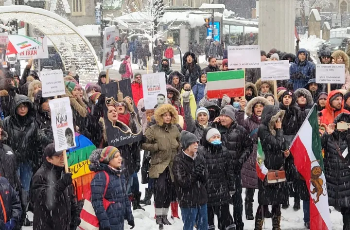 در حاشیه تجمع اعتراضی «طناب ها را ببرید»