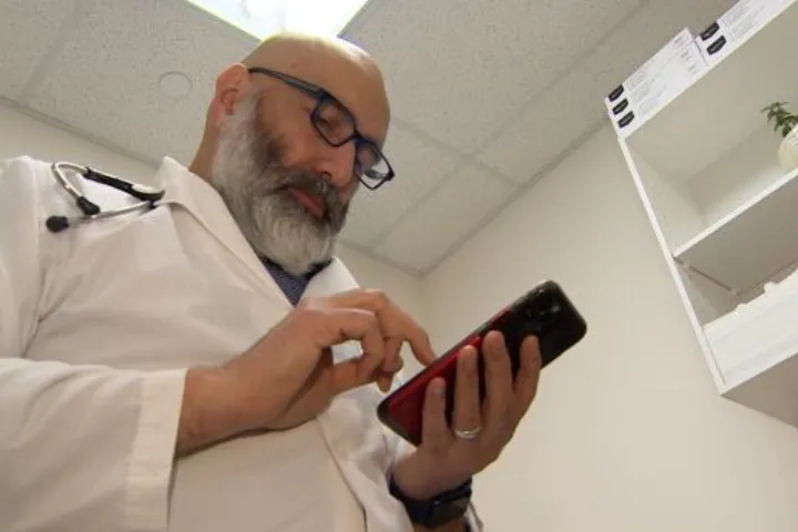 کمک پزشکان ایرانی کانادا به همکارانشان در میهن برای ثبت خشونت رژیم