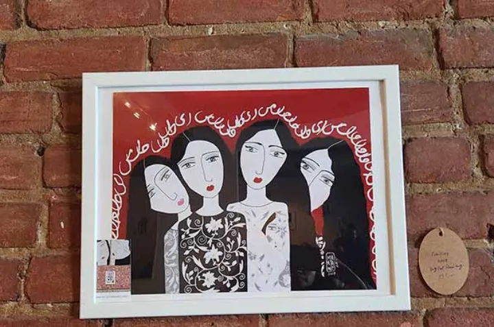 تابلوهای نقاشی مرجان سعیدی روی دیوارهای کافه Quoi de neuf مونترال