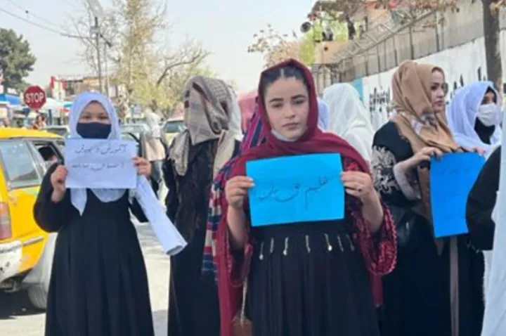 آیا تعیین یونیفورم شاگردان مکاتب در کابل؛ منجر به باز شدن مکاتب دختران خواهد شد؟