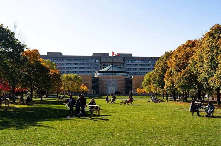 دانشگاه یورک متقاضیان از ایران را معاف از هزینه‌ی درخواست کرد