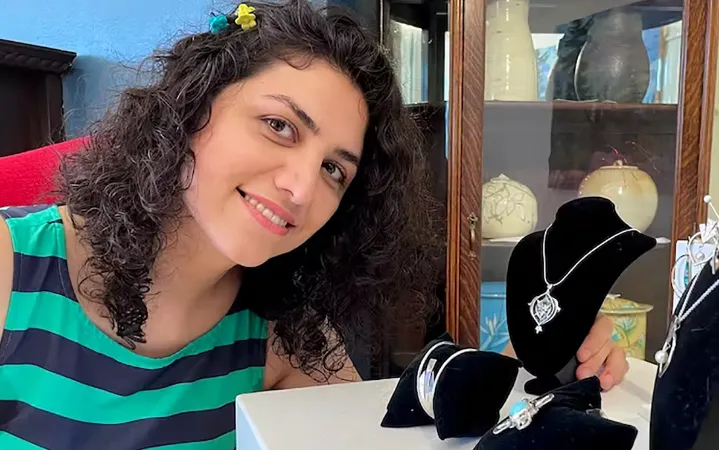 برای ساخت جواهرات از مردم فردریکتون الهام می‌گیرم