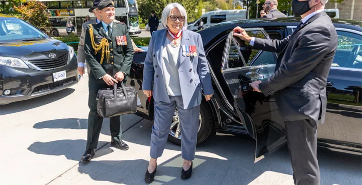 بیش از ۱۱۷ هزار دلار هزینه خشکشویی در دفتر خانم مری سایمون