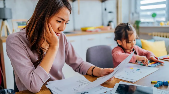 از هر چهار کانادایی یک نفر برای گذران زندگی در تقلاست