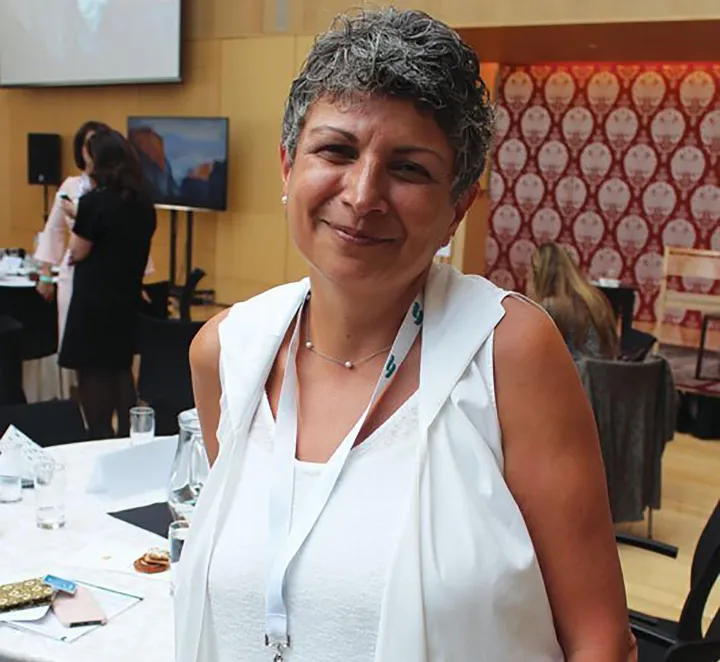 گفت‌وگو با خانم فریبا آندرسون | خودت را بشناس! از دولت و از دیگران توقع نداشته باش!