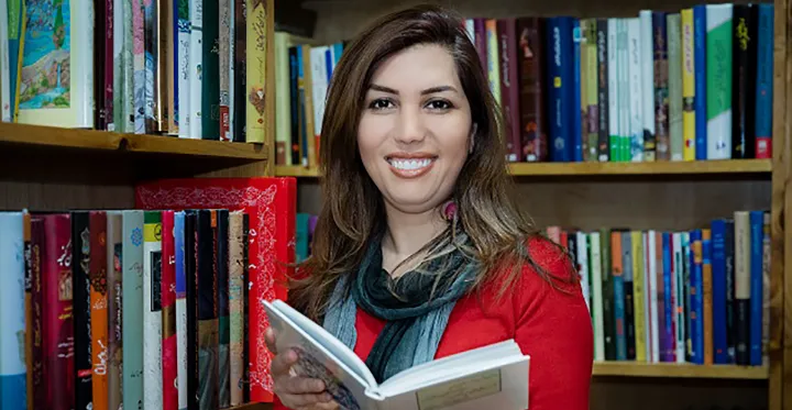 با هر ترجمه پنجره‌ی تازه‌ای را باز می‌کنم