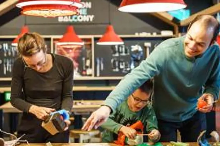 مرکز علمی مونترال، مکانی جالب و آموزشی برای همه سنین