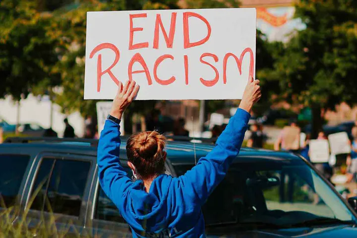 مهاجرت ایرانیان به کانادا برای رهایی از نژادپرستی در اروپا