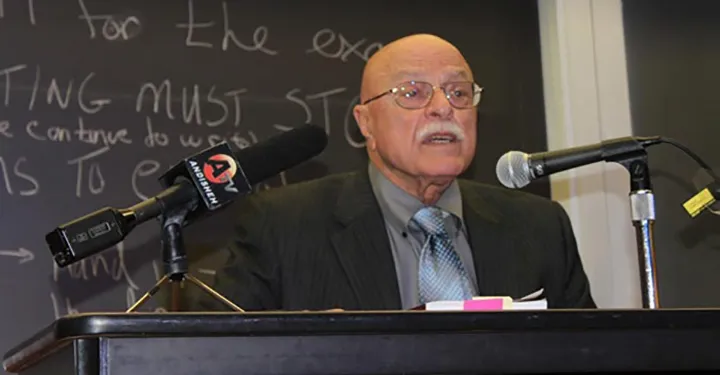 آن استاد دلیر دوست‌داشتنی؛ گفت‌وگو با صدرالدین الهی درباره‌ی ناتل خانلری