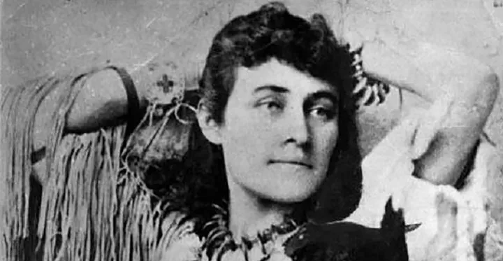 امیلی پالین جانسون کیست؟ نویسنده‌ای از بومیان برای همه کانادایی‌ها