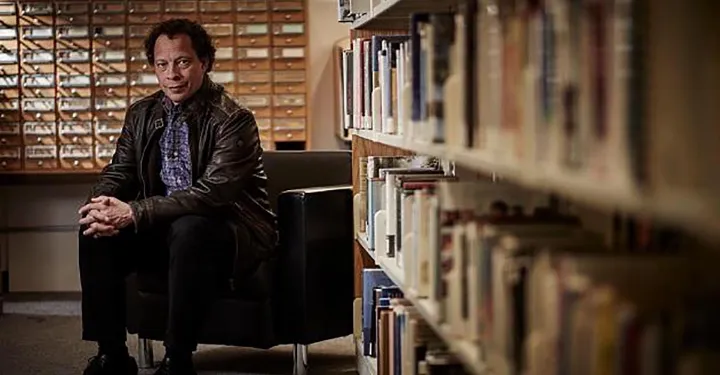 رنجِ رنگ‌ها؛ تأملی در اثر مهم «کتاب سیاهان»