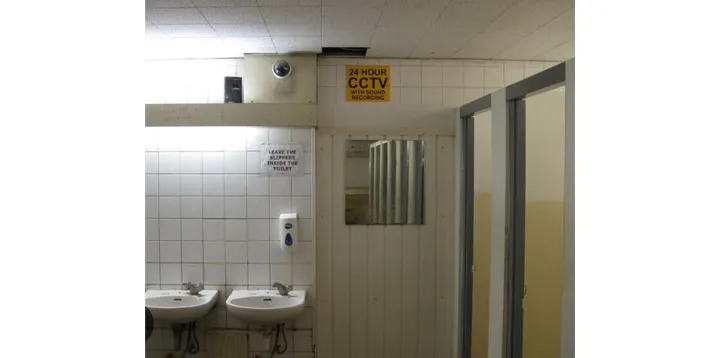 آیا نصب دوربین در توالت‌های عمومی مونترال قانونی است؟