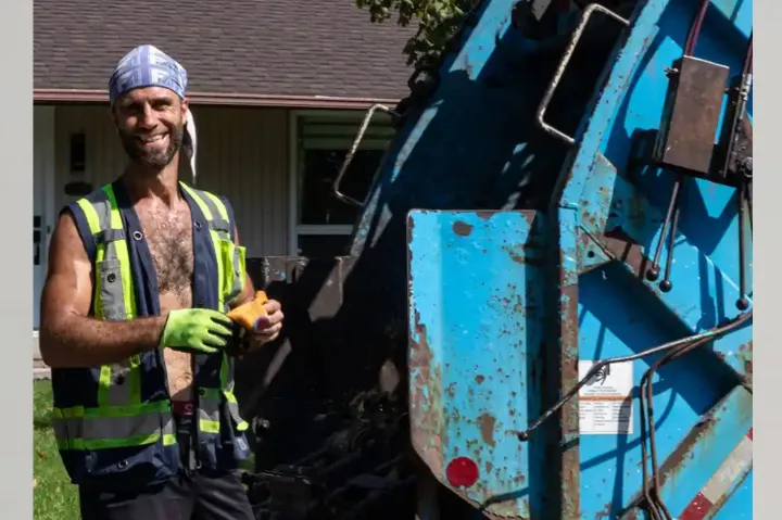 چیزهای عجیب و غریبی که یک رفتگر در زباله‌ها پیدا می‌کند