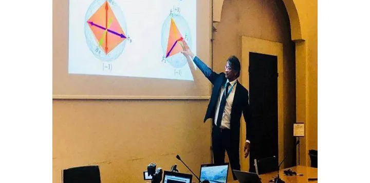 ایستادن بر قله دانش و افتخار و همچنان درد مردمان را در دل داشتن