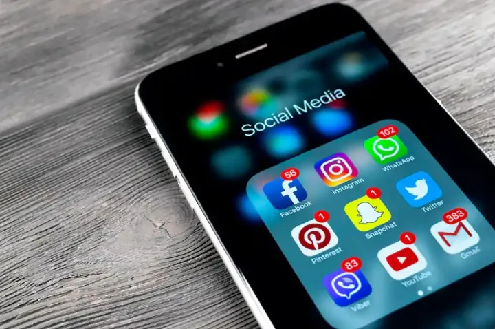 شکایت جمعی علیه اعتیاد به شبکه‌های اجتماعی در مونترال