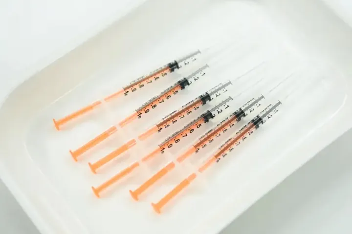 مهر تائید وزارت بهداشت کانادا بر واکسن‌ جدید فایزر-بایونتک