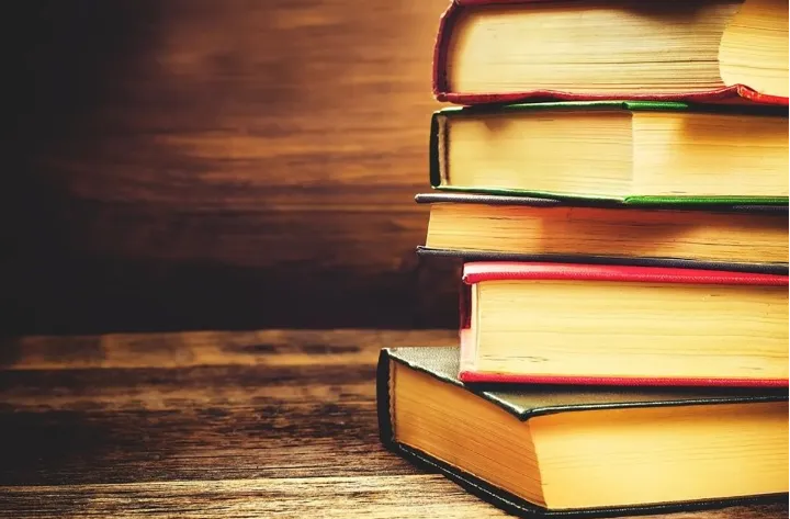 آریانا، داستان کوتاه: مکش ما را تو همسایه