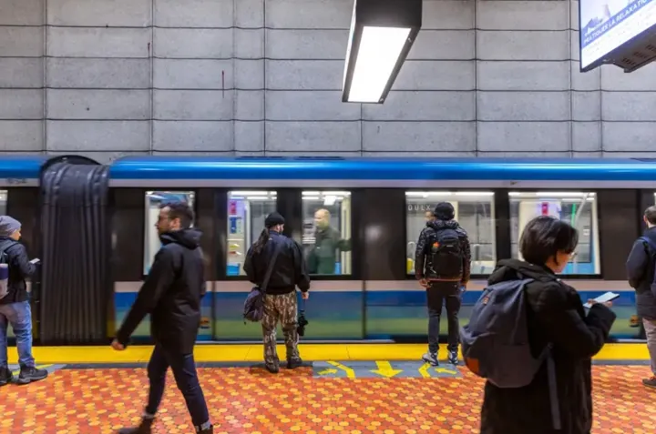 ناهنجاری و بی‌نزاکتی‌ها را در مترو مونترال گزارش دهید