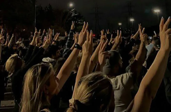 نگاهی به چهار دهه مبارزه‌ی نفس‌گیر زنان ایران برای بازپس‌گیری جایگاه و حقوق اساسی خود