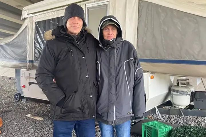 زندگی زیر پل: داستان زوجی که بی‌خانمان شدند