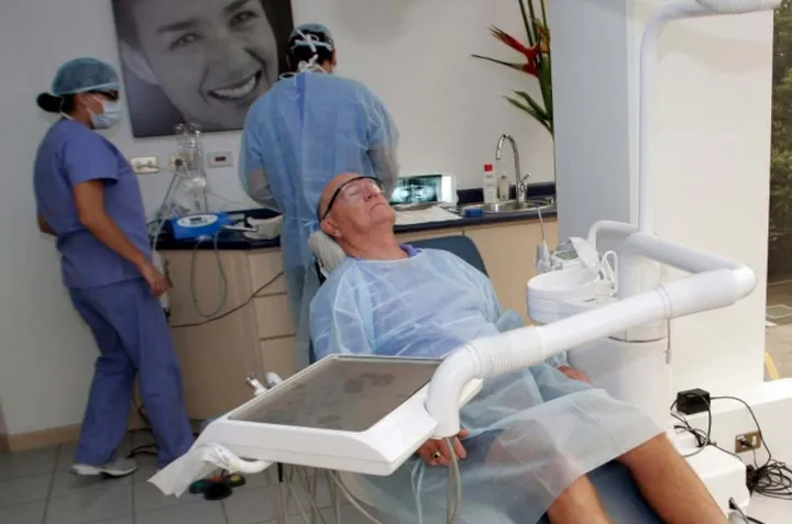 چرا برخی از کانادایی‌ها برای درمان به خارج از کشور می‌روند؟