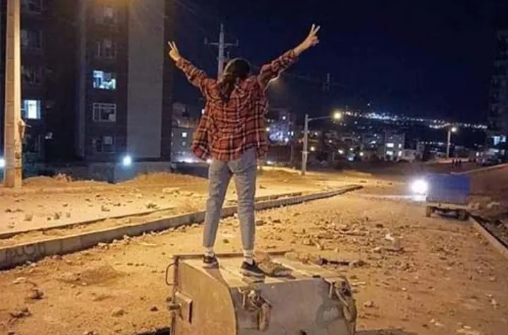 آهنگ‌های اعتراضی این خیزش نه از ایدئولوژی که از زندگی می‌گویند